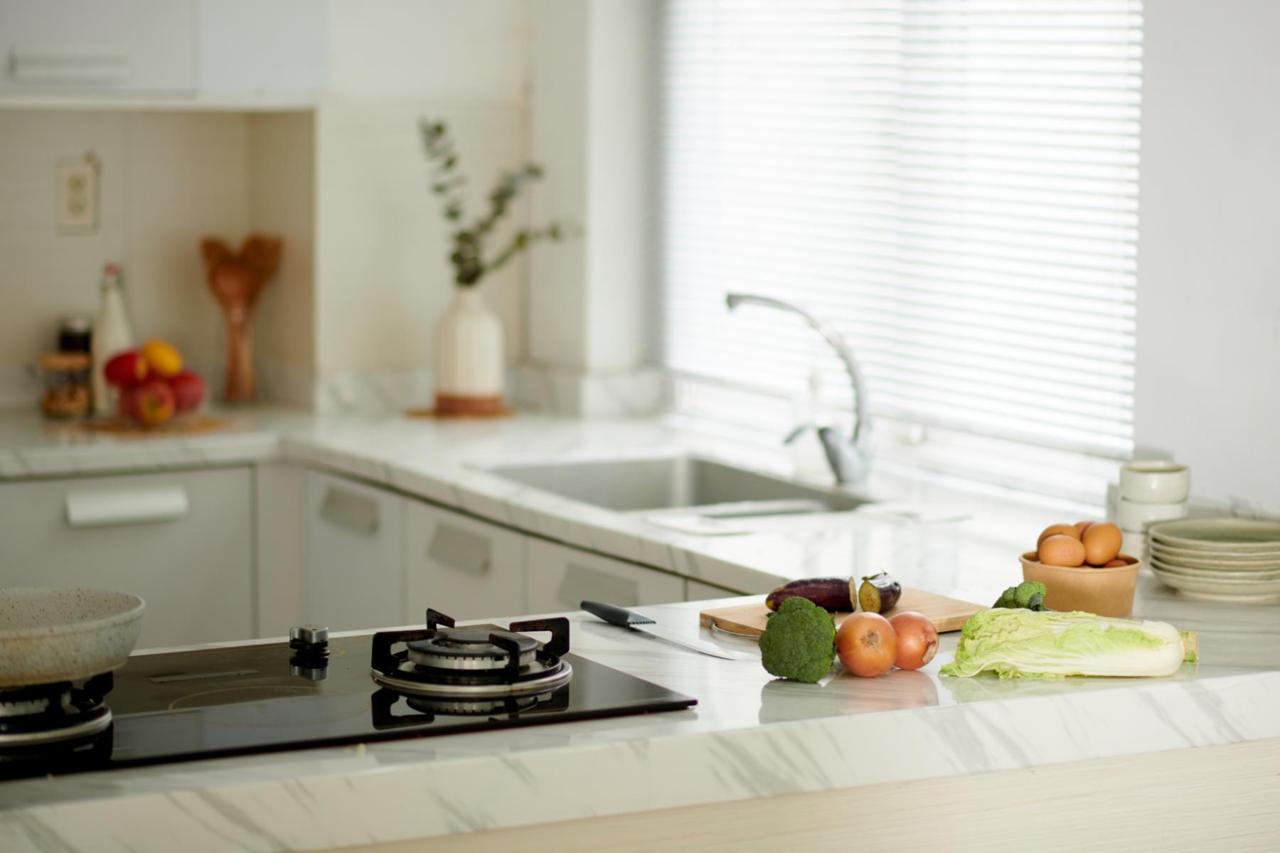 vegetables on modern u shaped kitchen counter