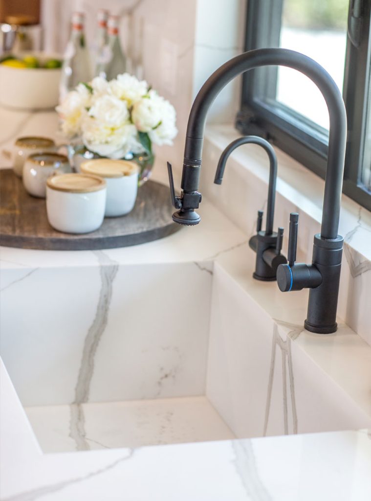 Vadara Quartz DESIGNER Countertop with Sink